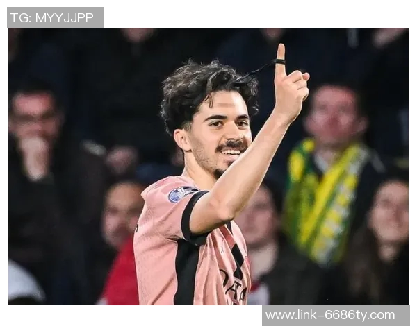 扎伊尔埃梅里盛赞登贝莱展现无与伦比的魔力与才华